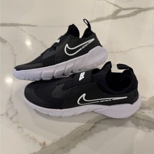 NWOT Nike Flex Runner 2 Sneakers 2.5Y